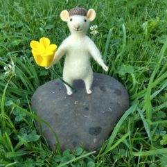 photo of needle felted mouse